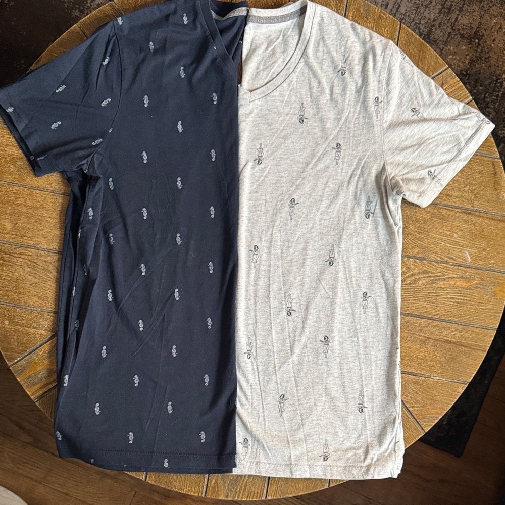Old Navy Men's Navy seahorse and Light Gray hula girl Tee Duo